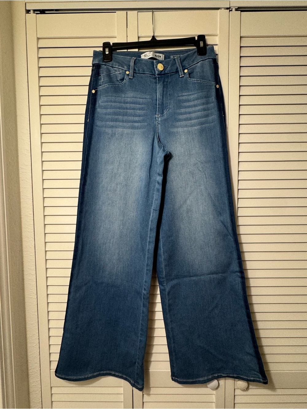 1822 Denim Straight-Leg Women's Jeans in Medium Blue